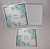 Kartka w pudełku na urodziny niebieskie kwiaty urodzinowa elegancka