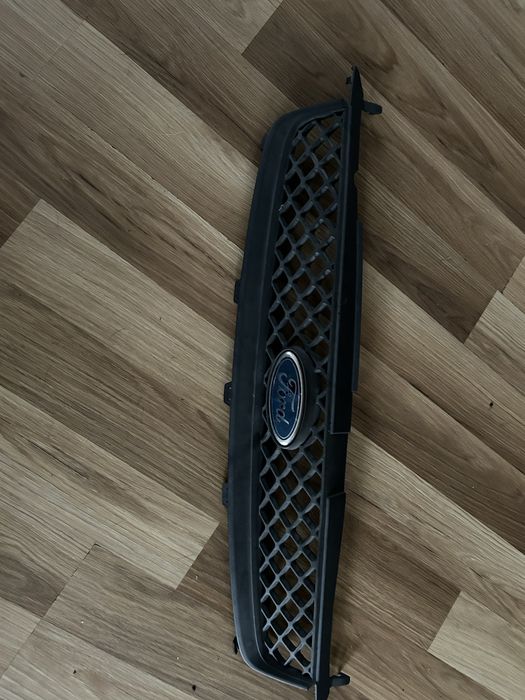 Grill atrapa Ford Fiesta MK6 6S61-8200-ACW