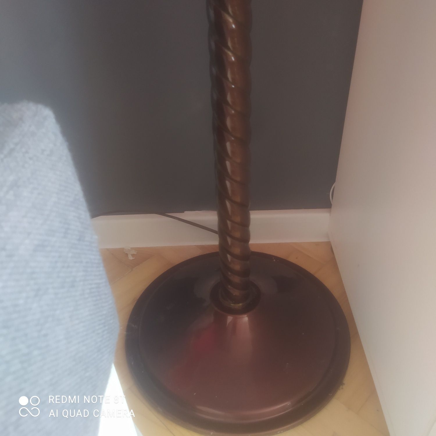 Lampa stojąca z tzw. dawnych lat,stan bdb, cena 130 zl