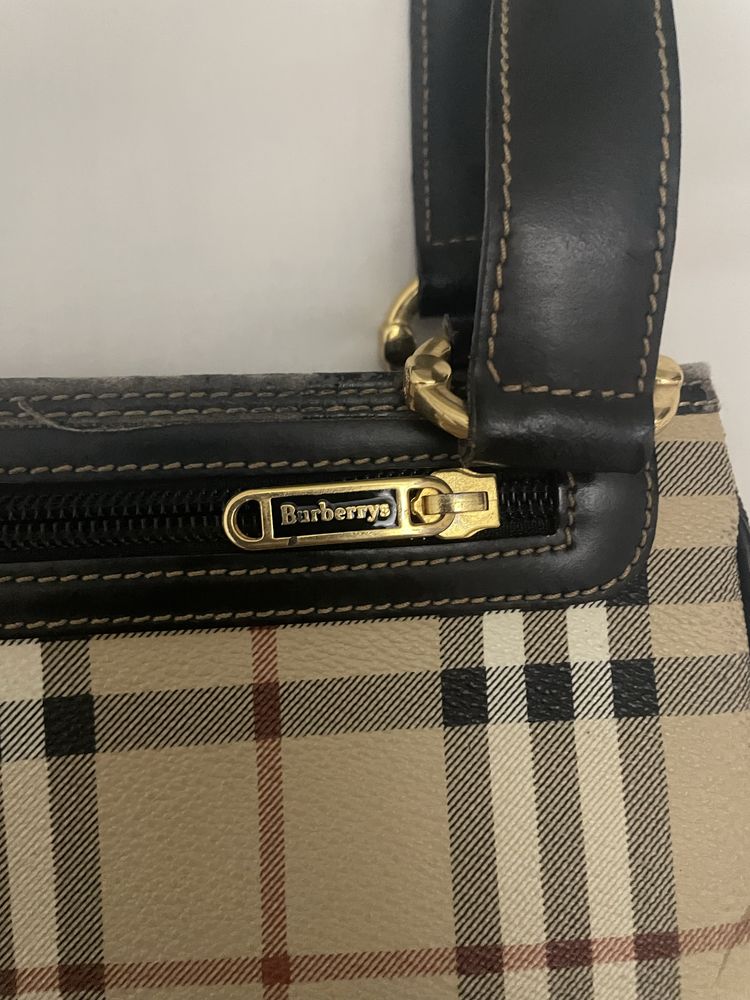 Mala burberry de senhora usada original