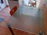 Mesa de vidro de cozinha