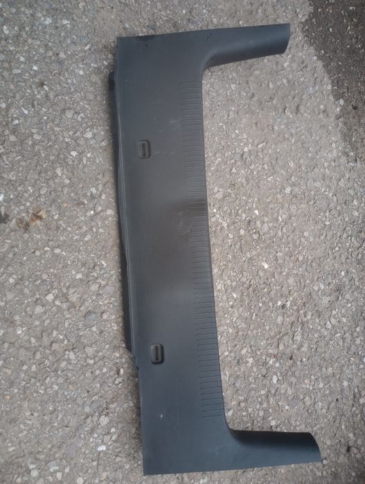 VW Golf lV 4 HB  plastyk osłona bagażnika