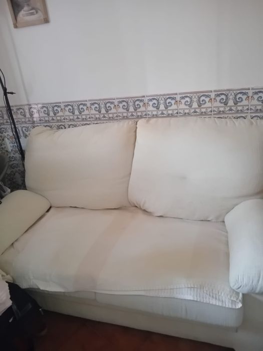 Sofá de dois lugares