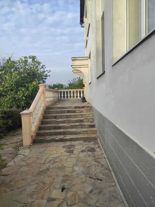 (13) Продам просторий капітальний будинок в с.Сухий Лиман.