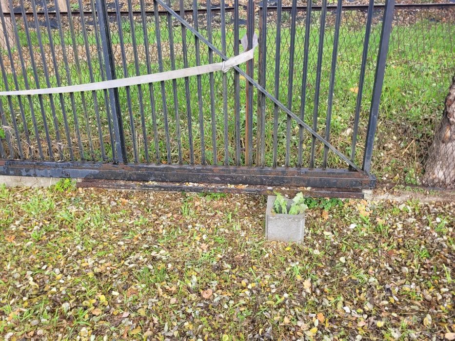 brama przesuwna dziewięć metrów