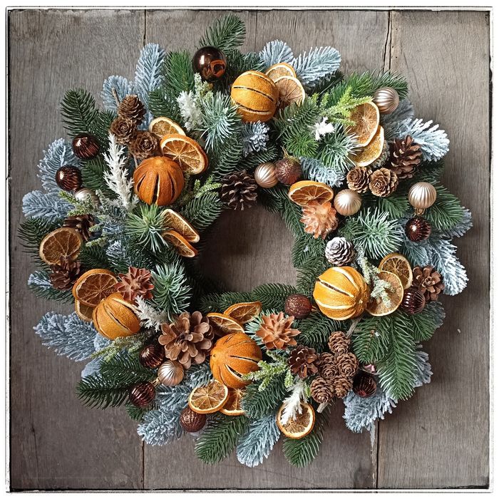 Зимовий вінок на двері