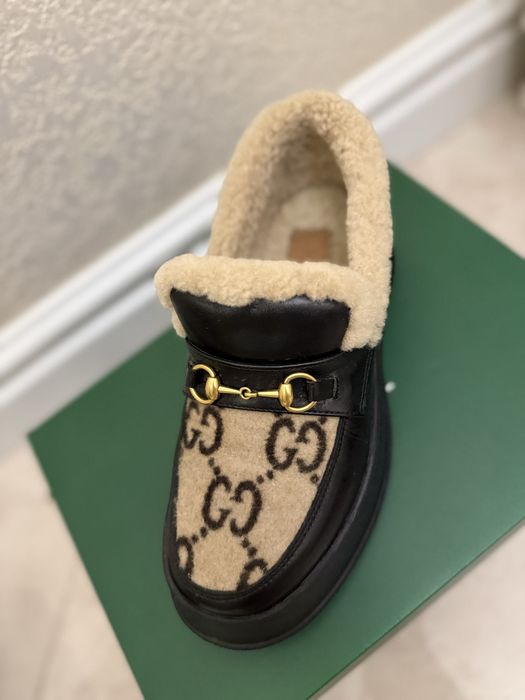 Лофери  gucci на хутрі одягнені один раз.