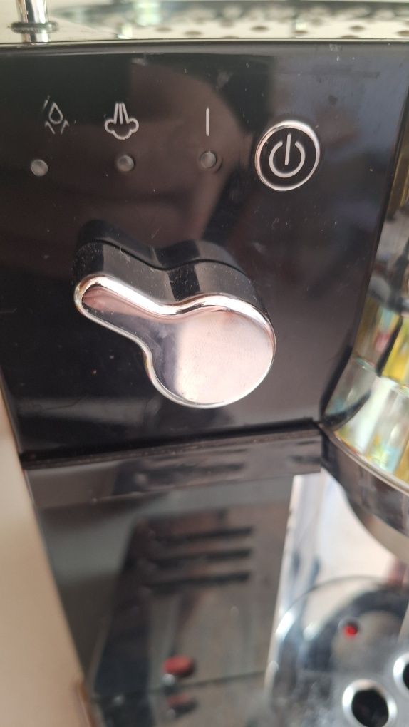Sprzedam ekspres.do kawy Delonghi