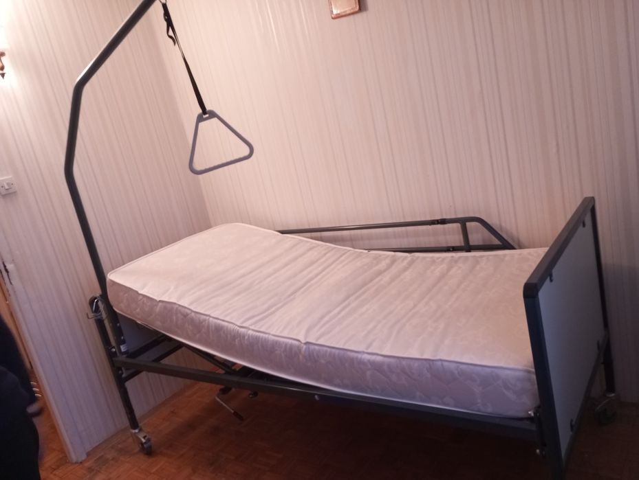 Łóżko medyczne z materacem