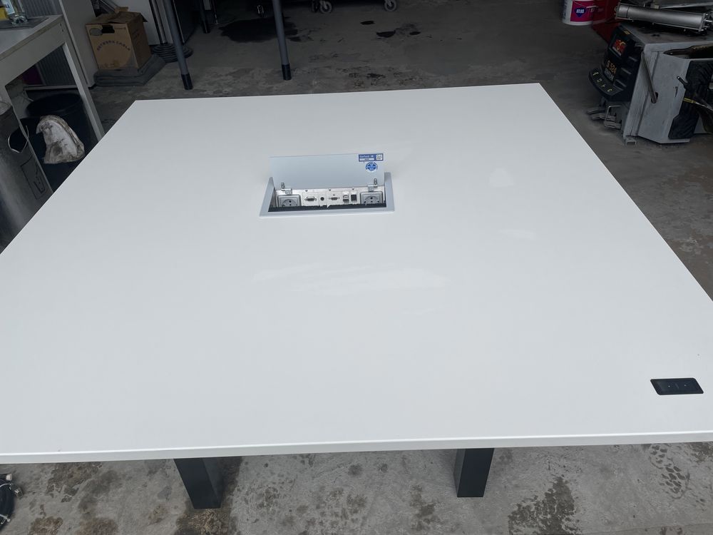 Biurko stół Haworth konferencyjny elektrycznie regulowany 140x140