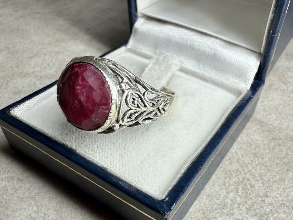 Срібний перстень 925-ї проби з натуральним рубіном