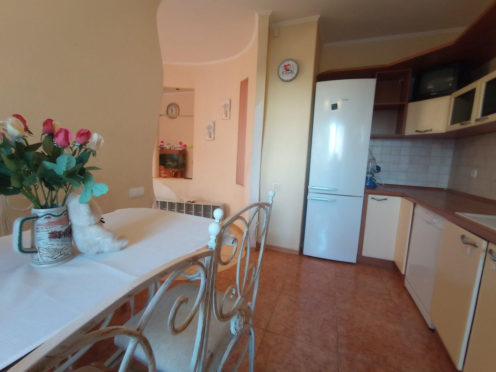 Продам 3- ком. ул. Маршала Говорова в р-не парка Победы(995-959)