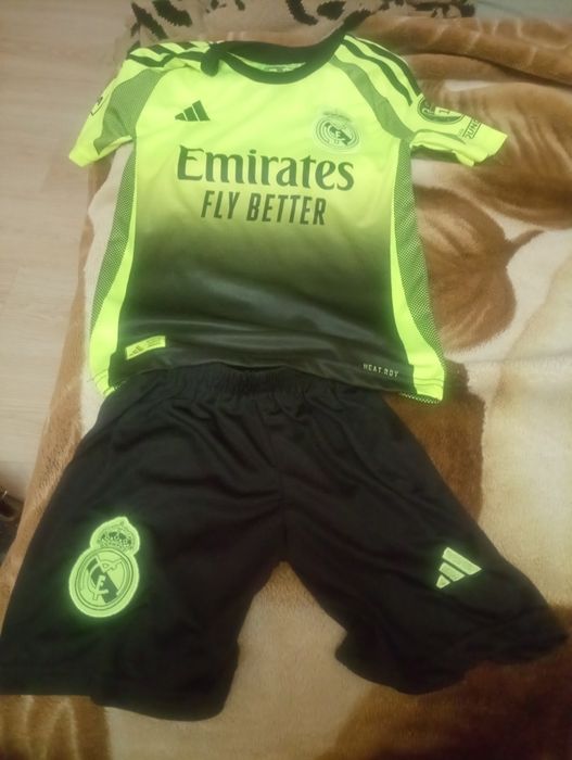 продам футбольну форму