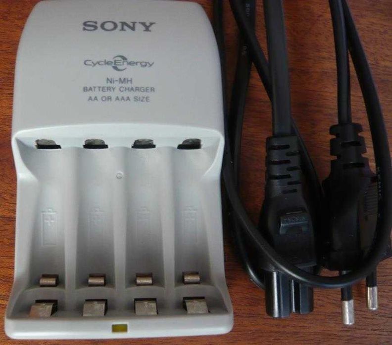 Carregador de pilhas SONY BCG-34HLD