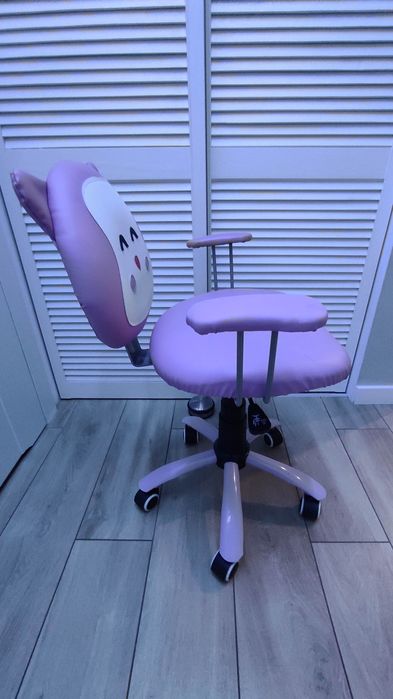 Fotel dziecięcy obrotowy, reguloway