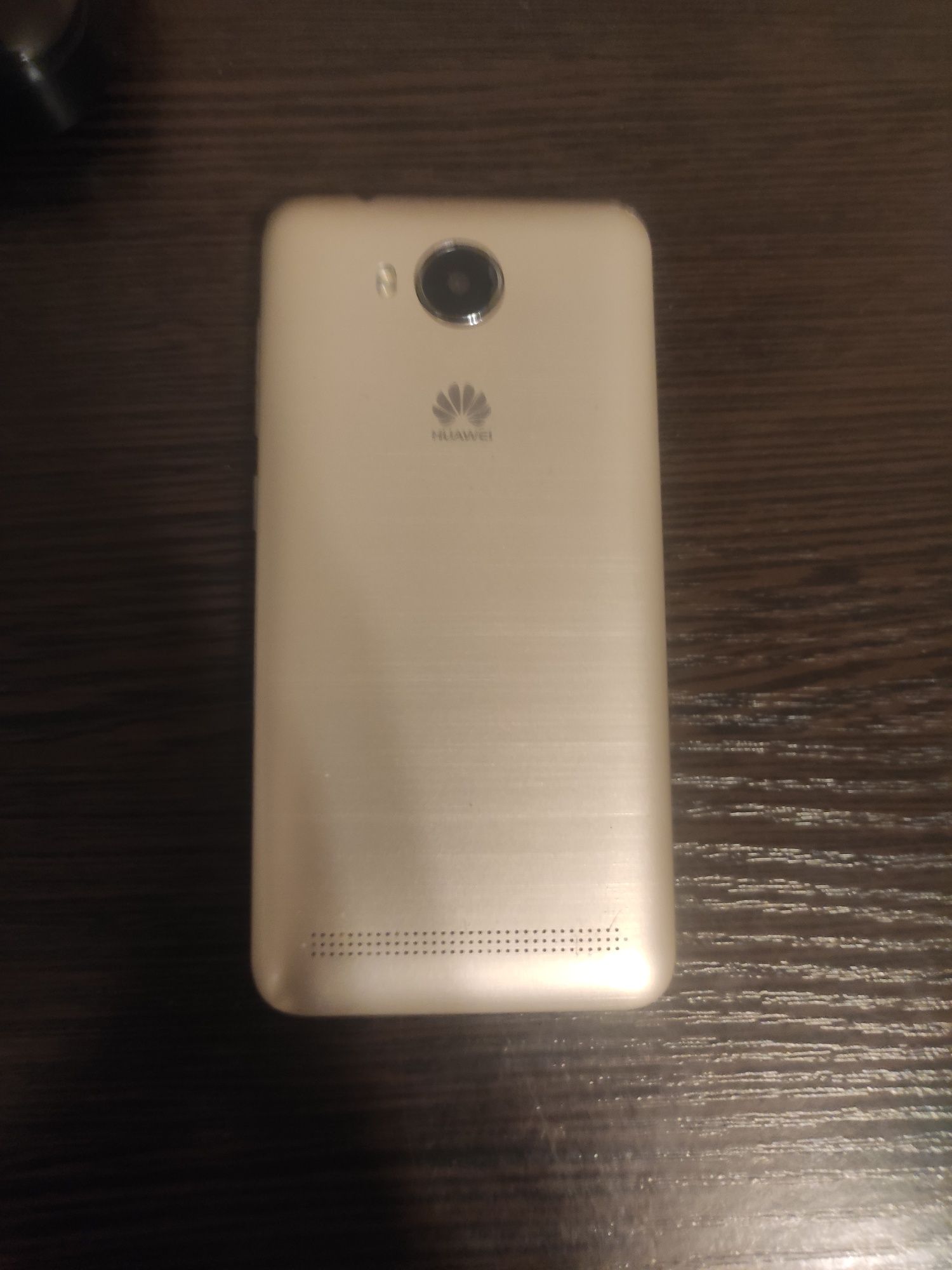 Продаю телефон Huawei LUA-U22
4 ядра
ОЗП 1 ГБ 
Внутр. пап. 8гб 
Версія