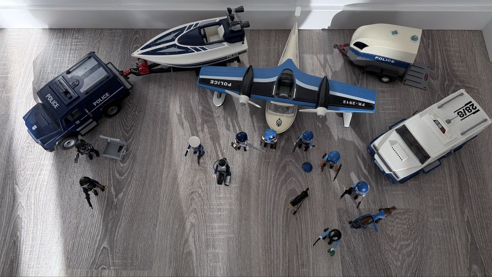Playmobil varias figuras e veiculos Policia