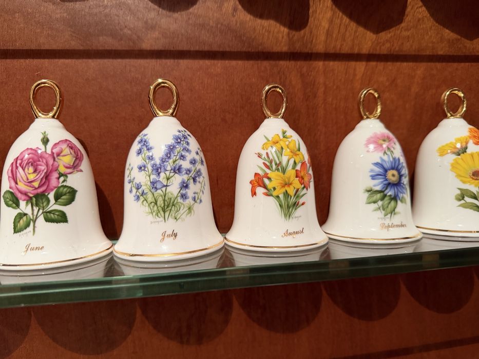 12 sinos em porcelana 12 meses do ano