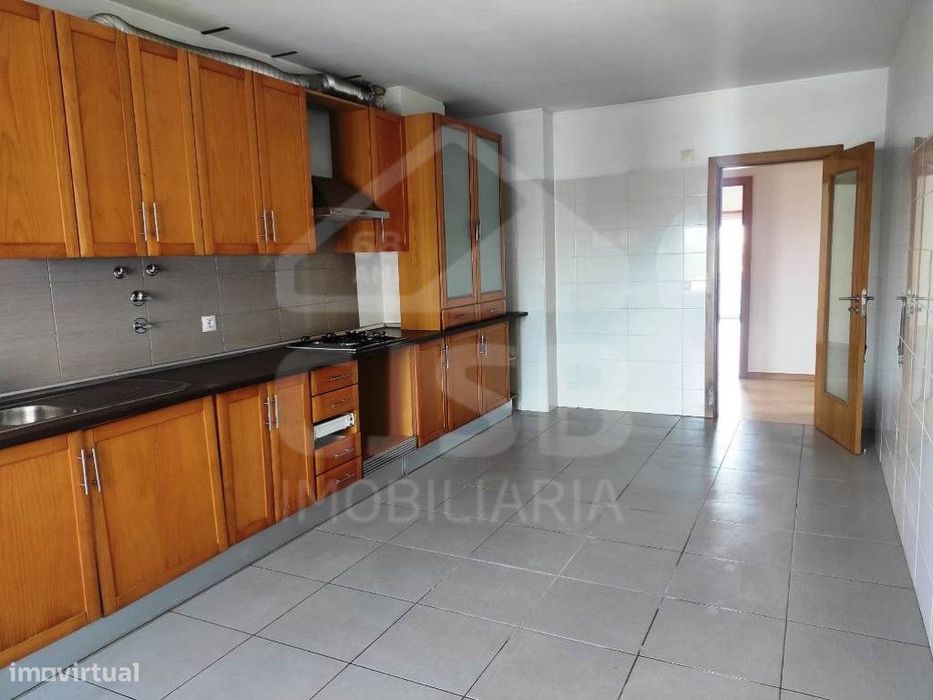 Apartamento T4 no Porto Alto