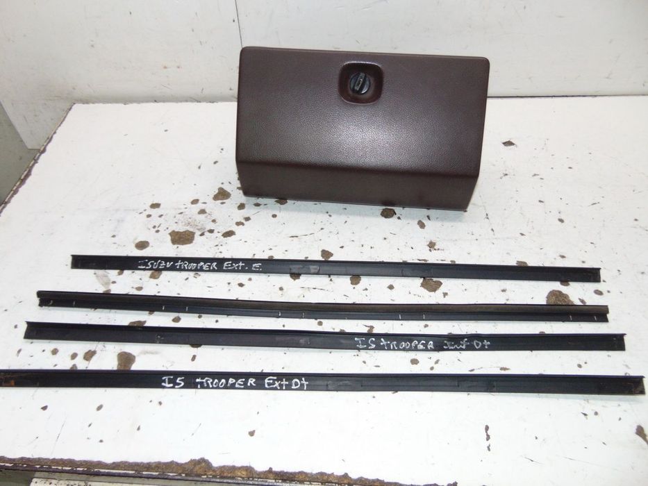 Isuzu trooper porta luvas/Raspadores
