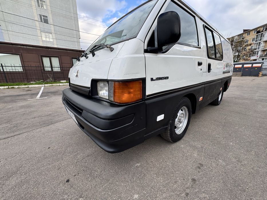 Продам Митсубиси L300 пасажирский бус 8+1