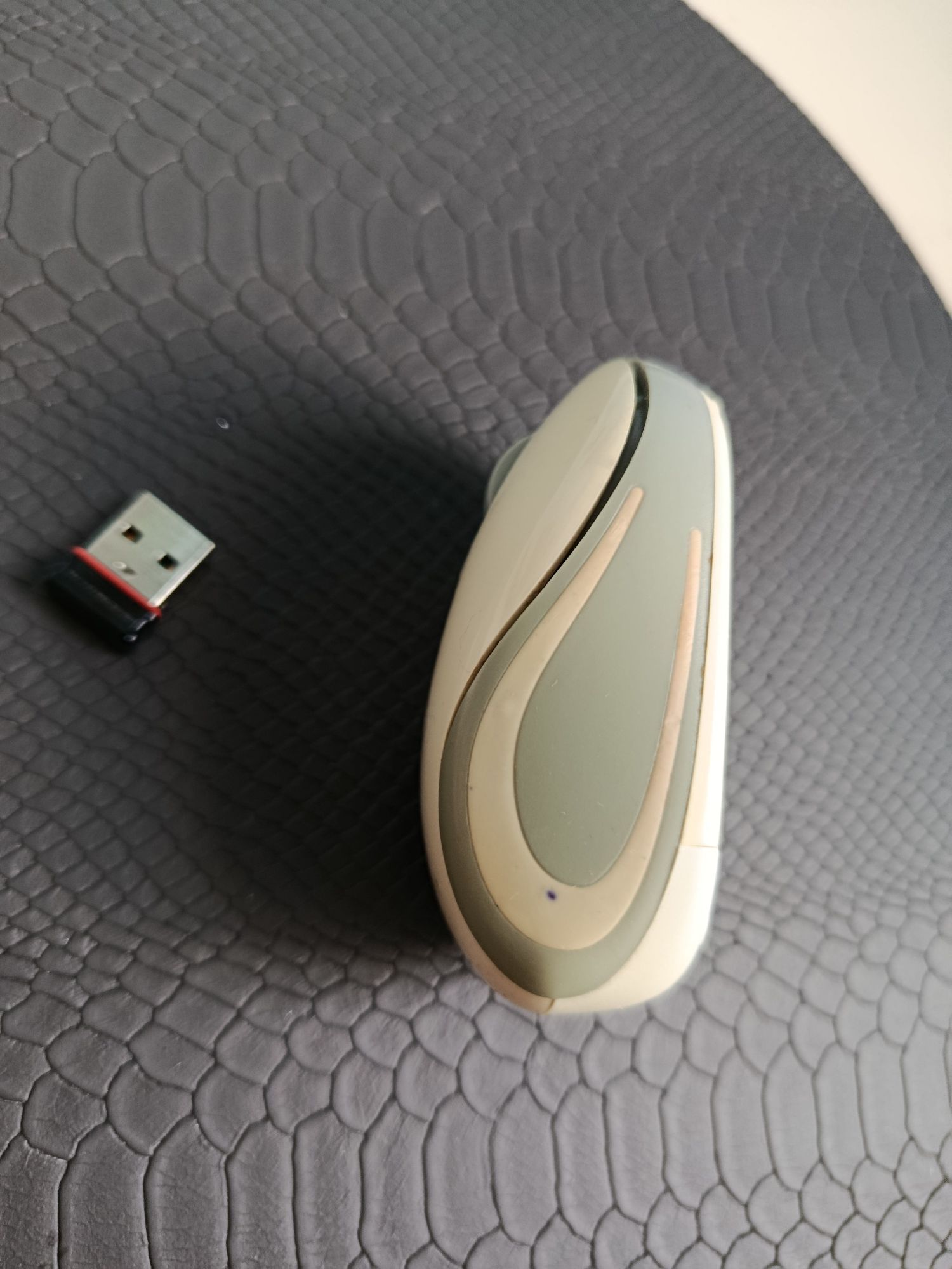 myszka bezprzewodowa biała Logitech wireless mini mouse M187