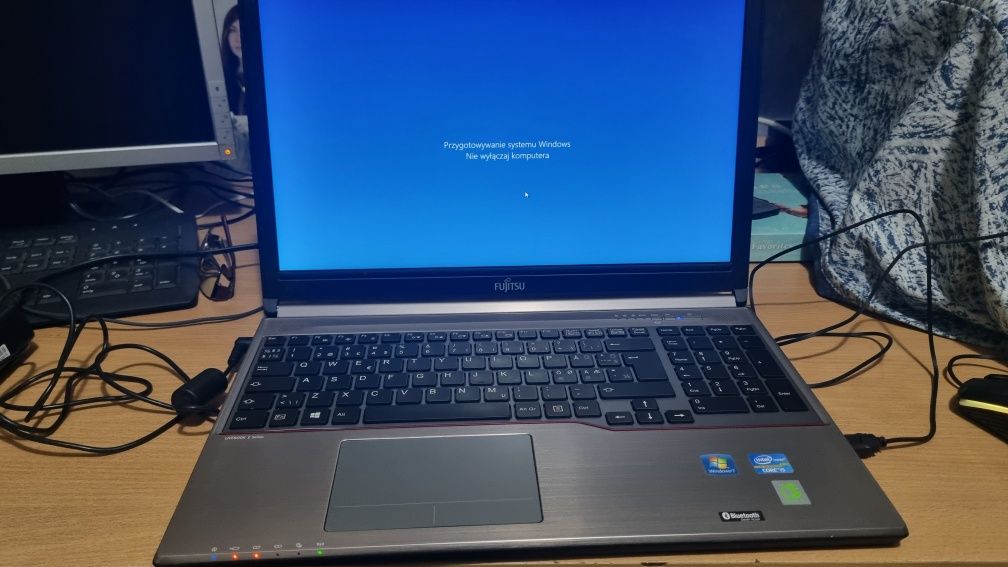 Laptop fuitsu Siemens e753