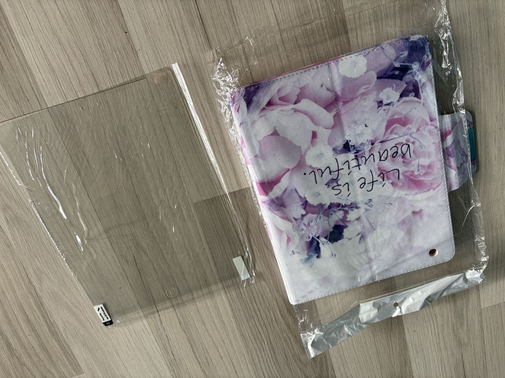 Etui do ipad 3 w kwiaty life is beautiful