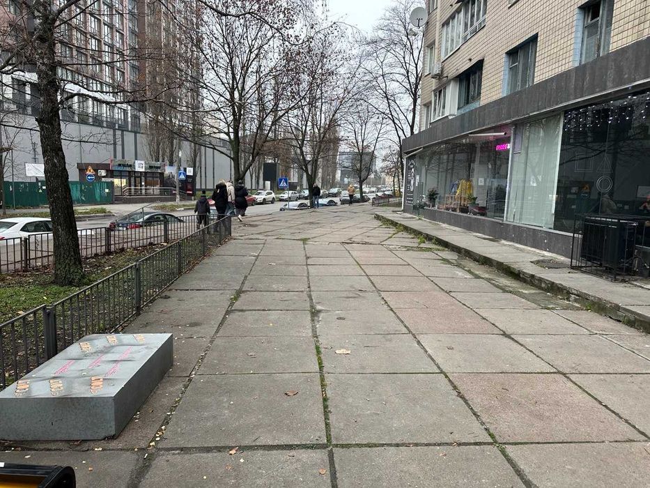 Здам фасад 85 м2 на вул. Кудряшова /Ліпкивського Залізнчнй. Вокзал