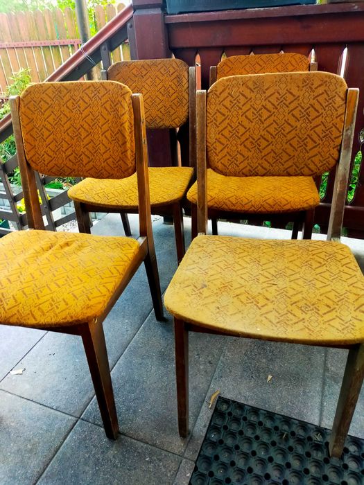 Krzesło krzesła drewniane PRL tapicerowane komplet