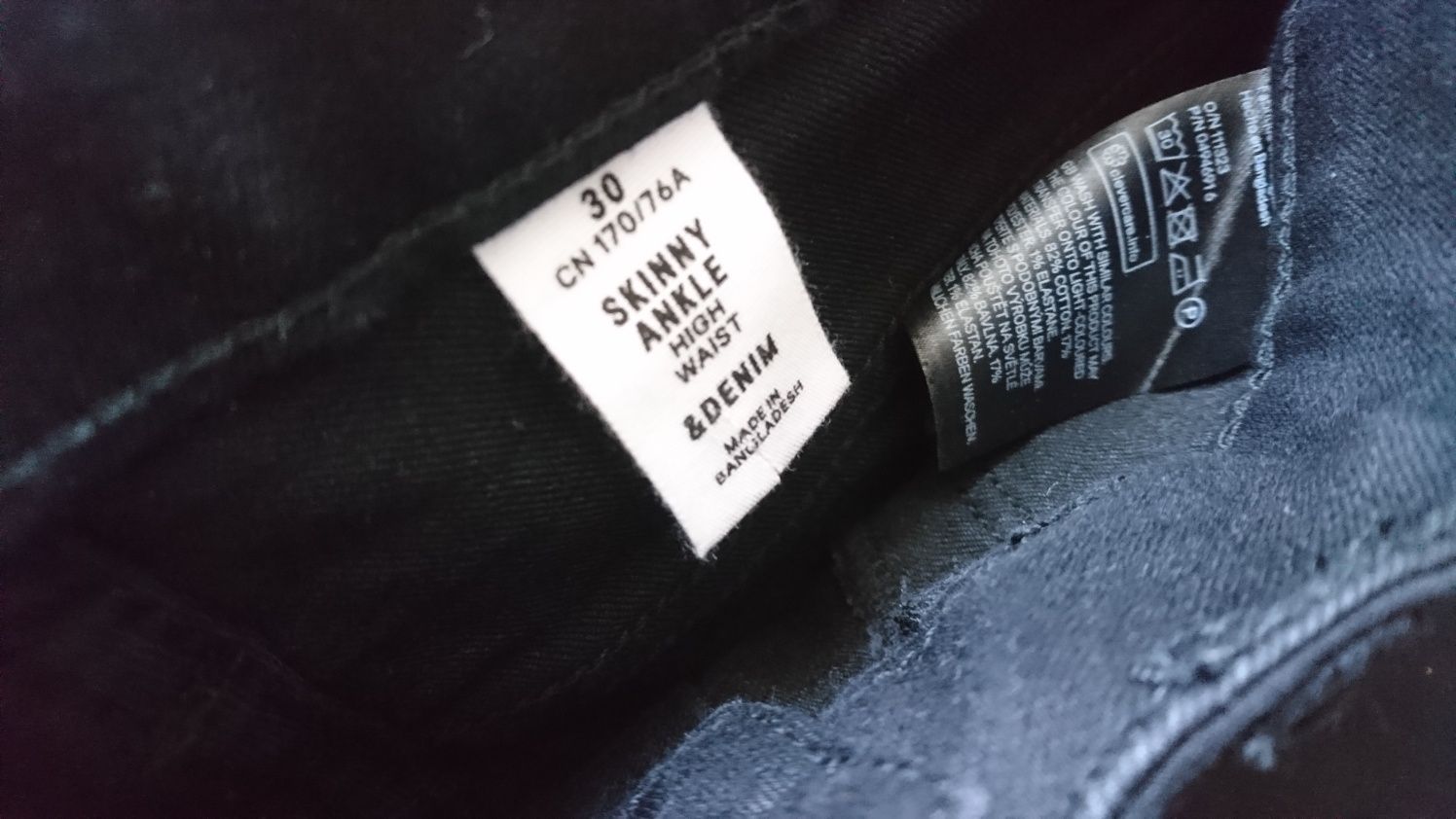 Женские чёрные джинсы скинни H&M с высокой посадкой