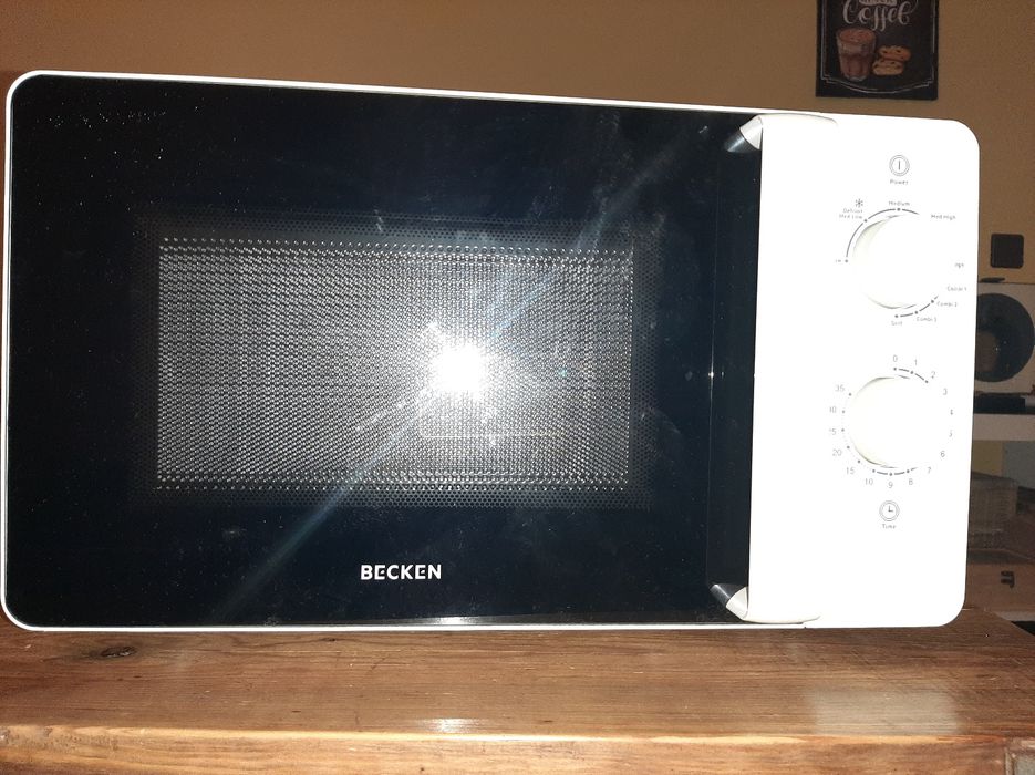Micro ondas Becken 20L