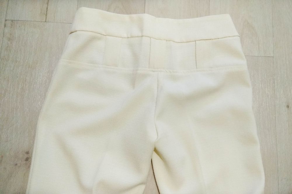 Класичні брюки р.S-M Офисні штани зі стрілками світлі