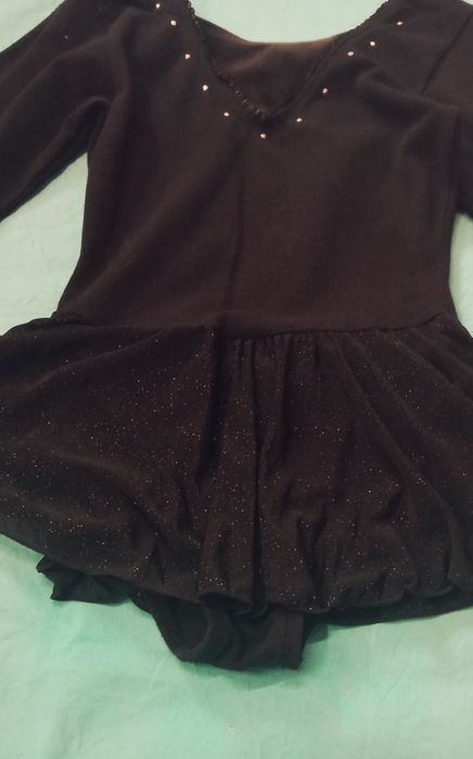 Body czarne ze spódniczką 122/128