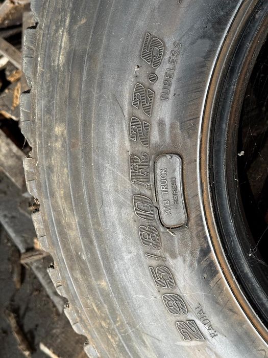 Dunlop sp 352  295/80 R22.5