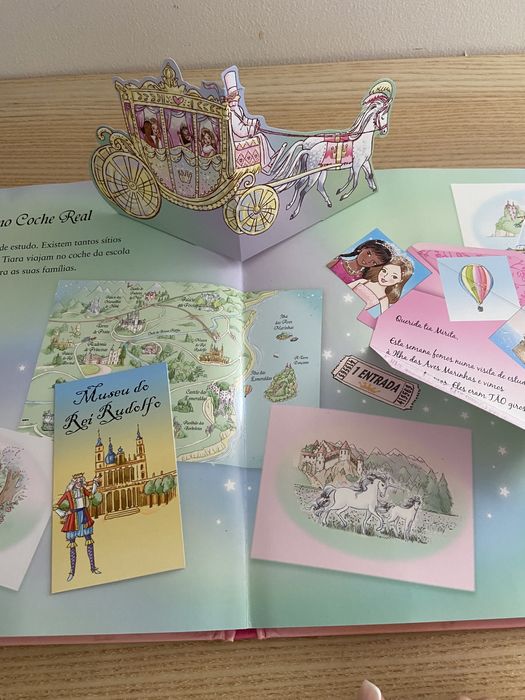 Livro - “O Mundo Mágico do clube Tiara”