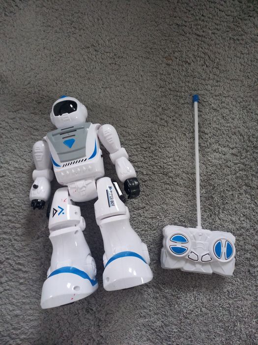 Robot sterowany pilotem