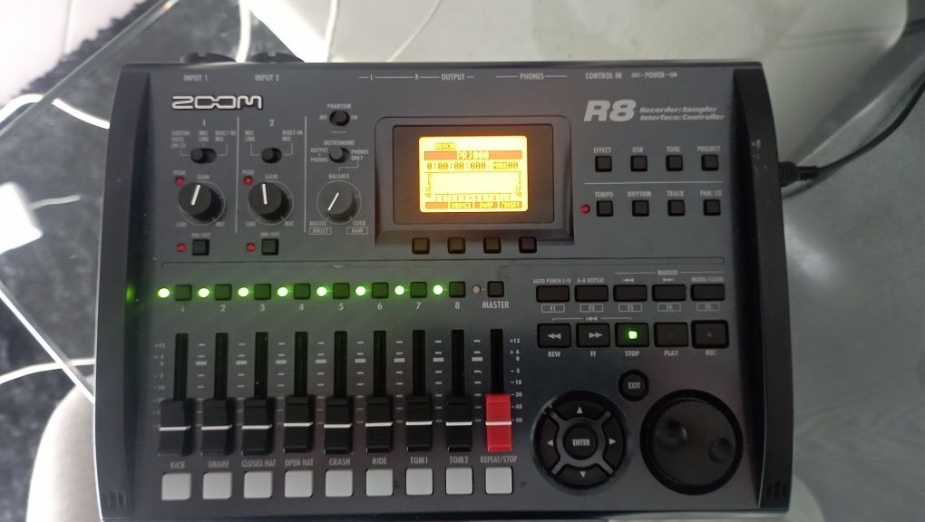 Zoom r8 backing track