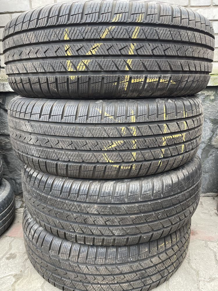 Резина Літо б/у Vredestein 235/65R17