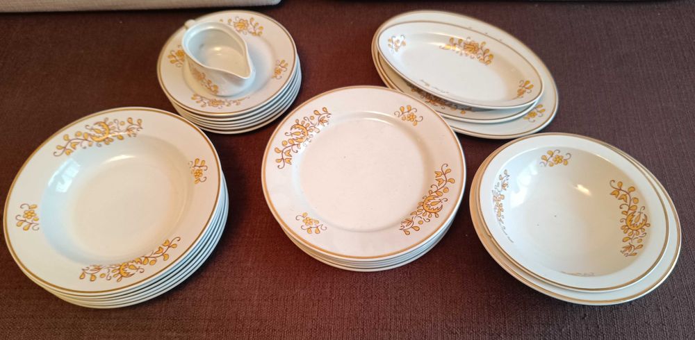 Serwis obiadowy w idealnym stanie