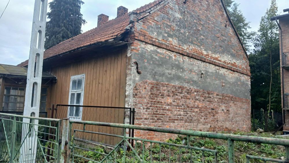 Stary dom drewniany do rozbiórki