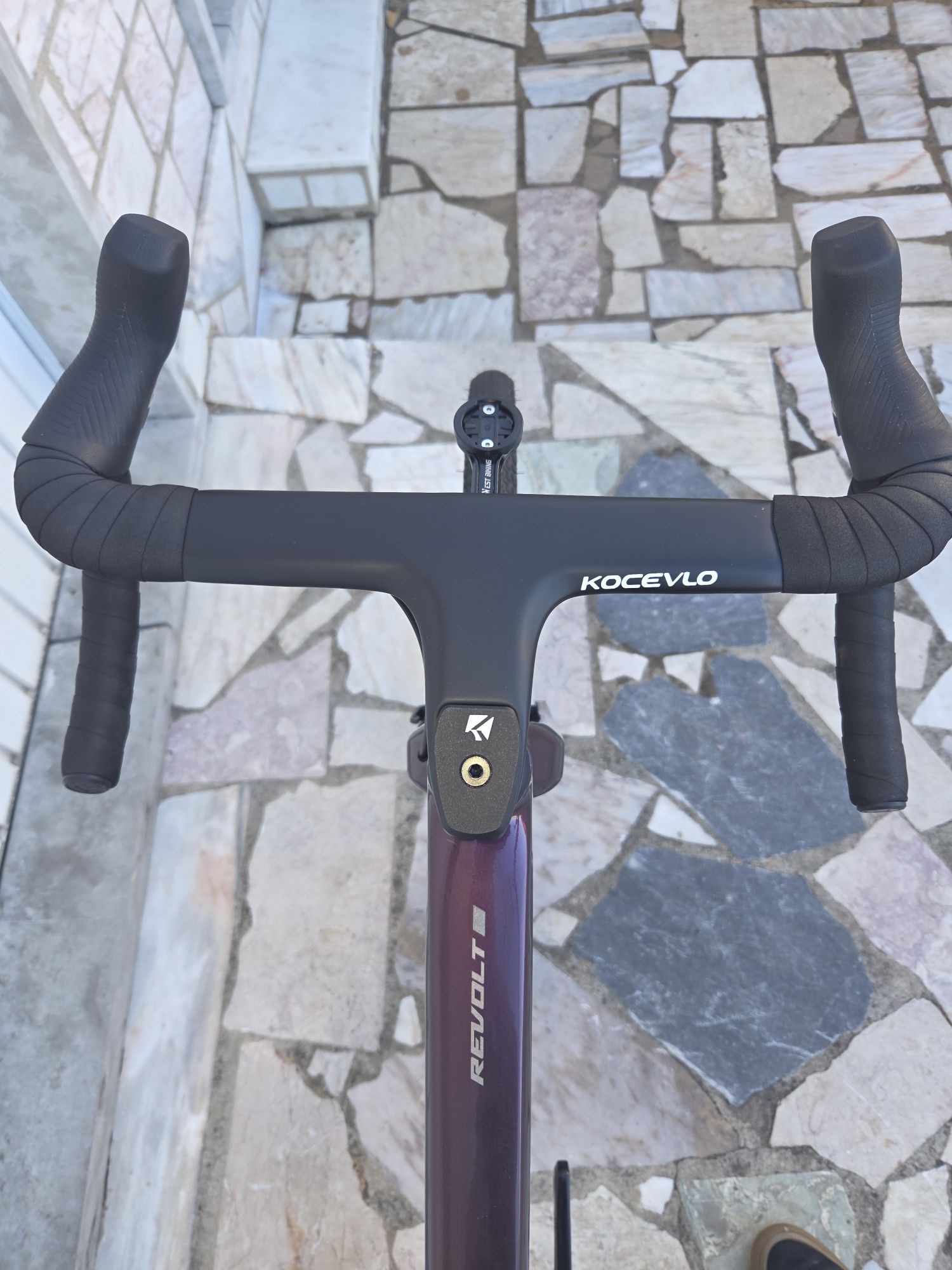 Bicicleta Giant Revolt Tamanho S em carbono com transmissão eletrónica