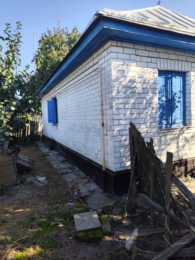 Продаж цегляного будинку