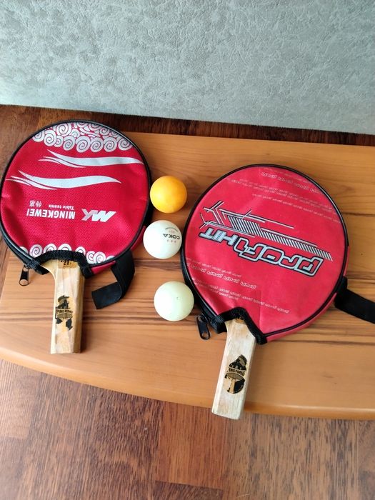 Теннисные ракетки PING PONG Китай. 1977 г. Чехлы для ракеток и шарики.