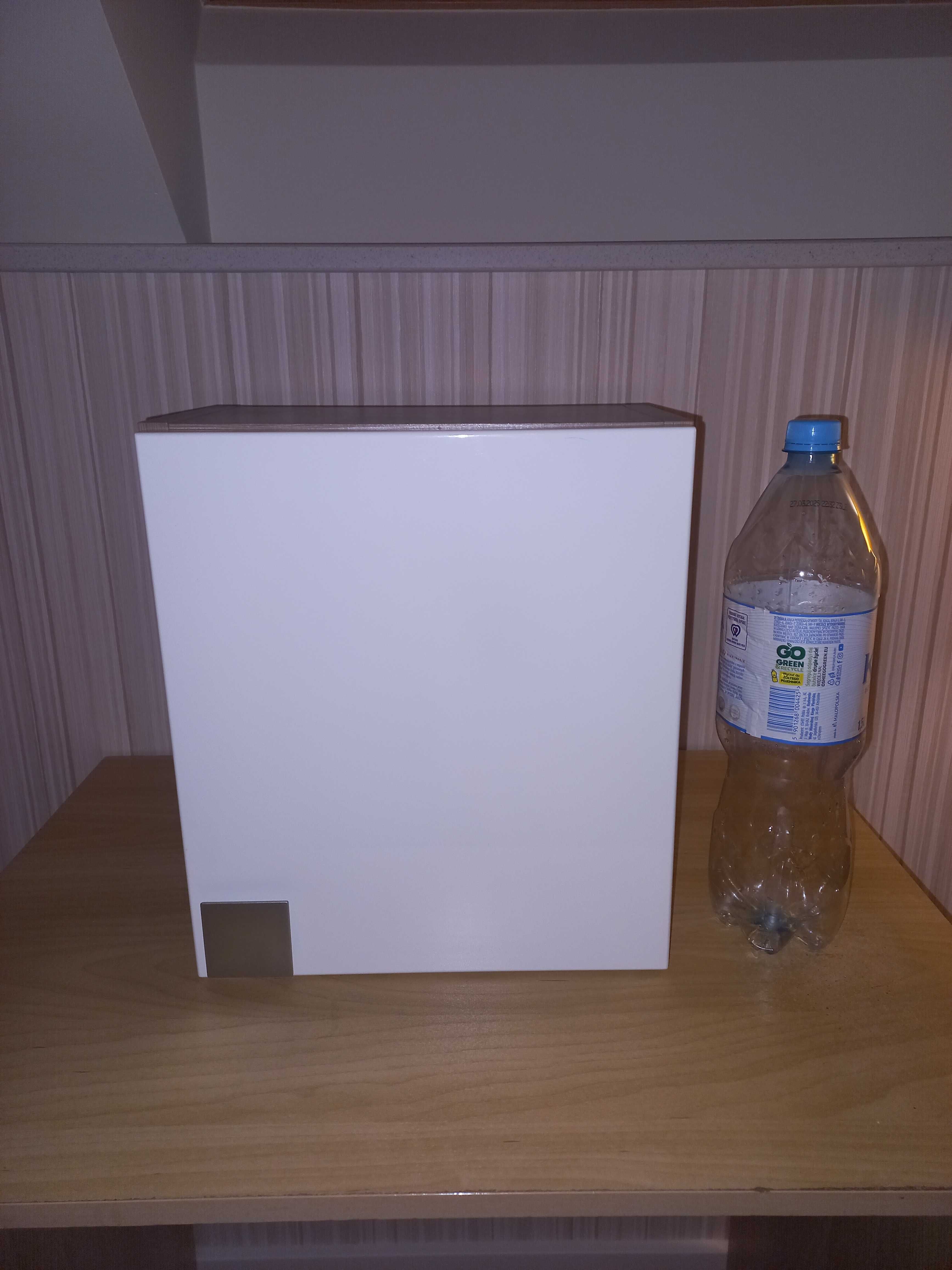 wisząca szafka łazienkowa ze szklaną półką 30x34x17 Biały połysk