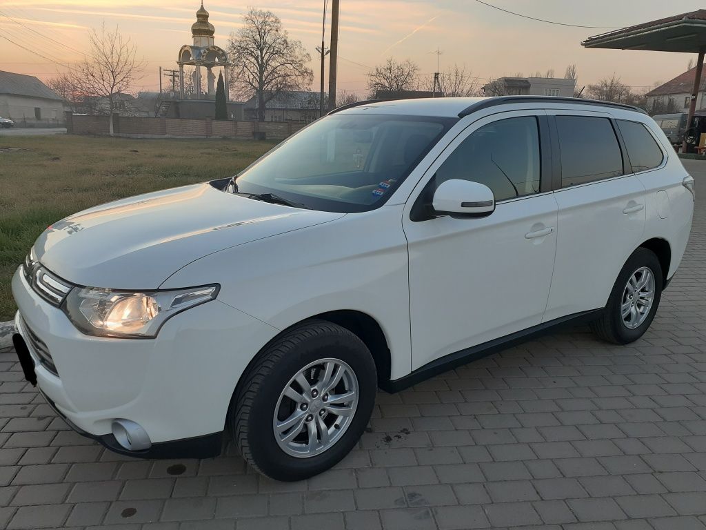 Mitsubishi Outlander 3, Міцубіші Аутлендер