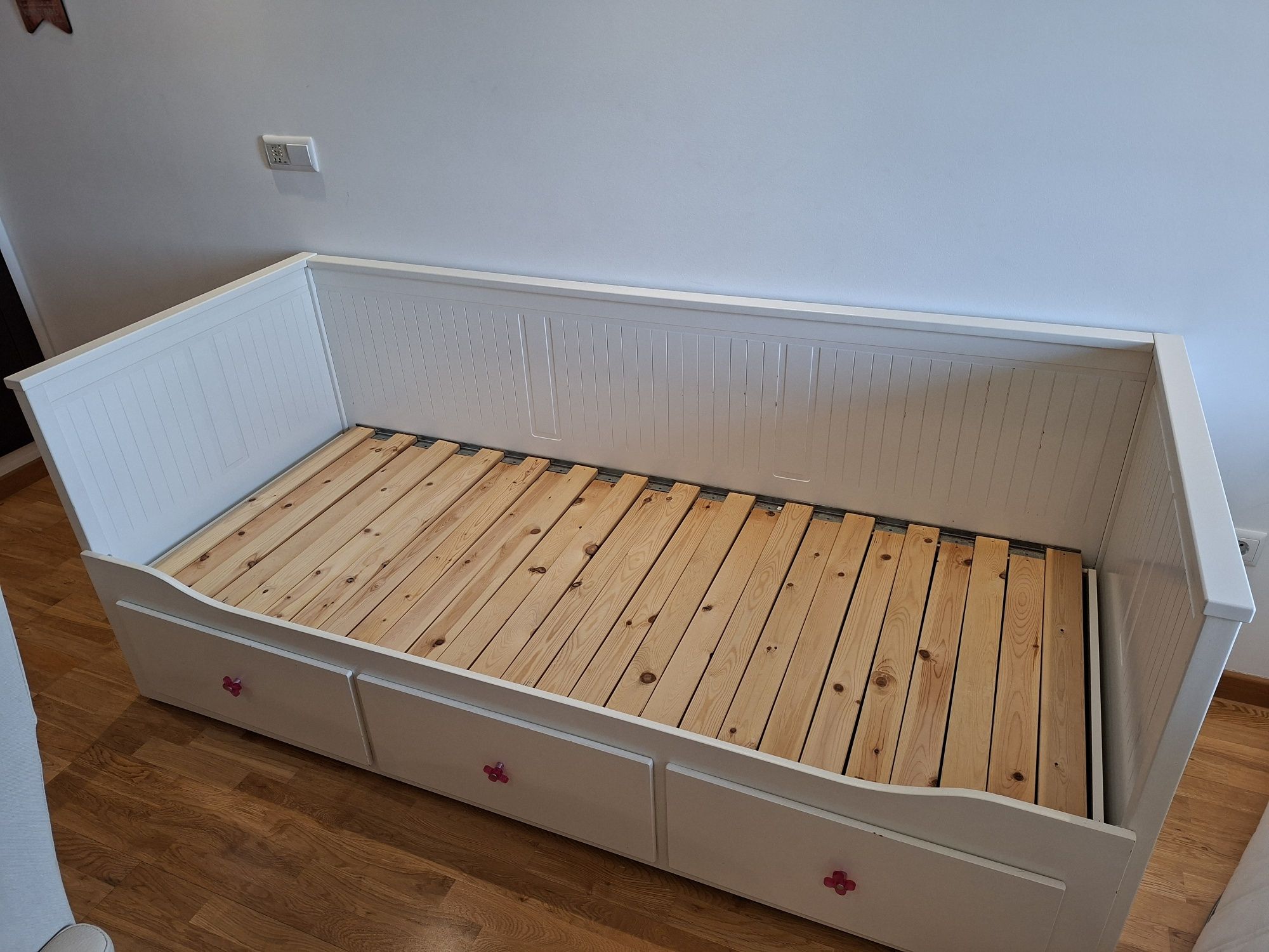 Cama HEMNES IKEA - extensível (tem 2 colchões ikea incluídos)