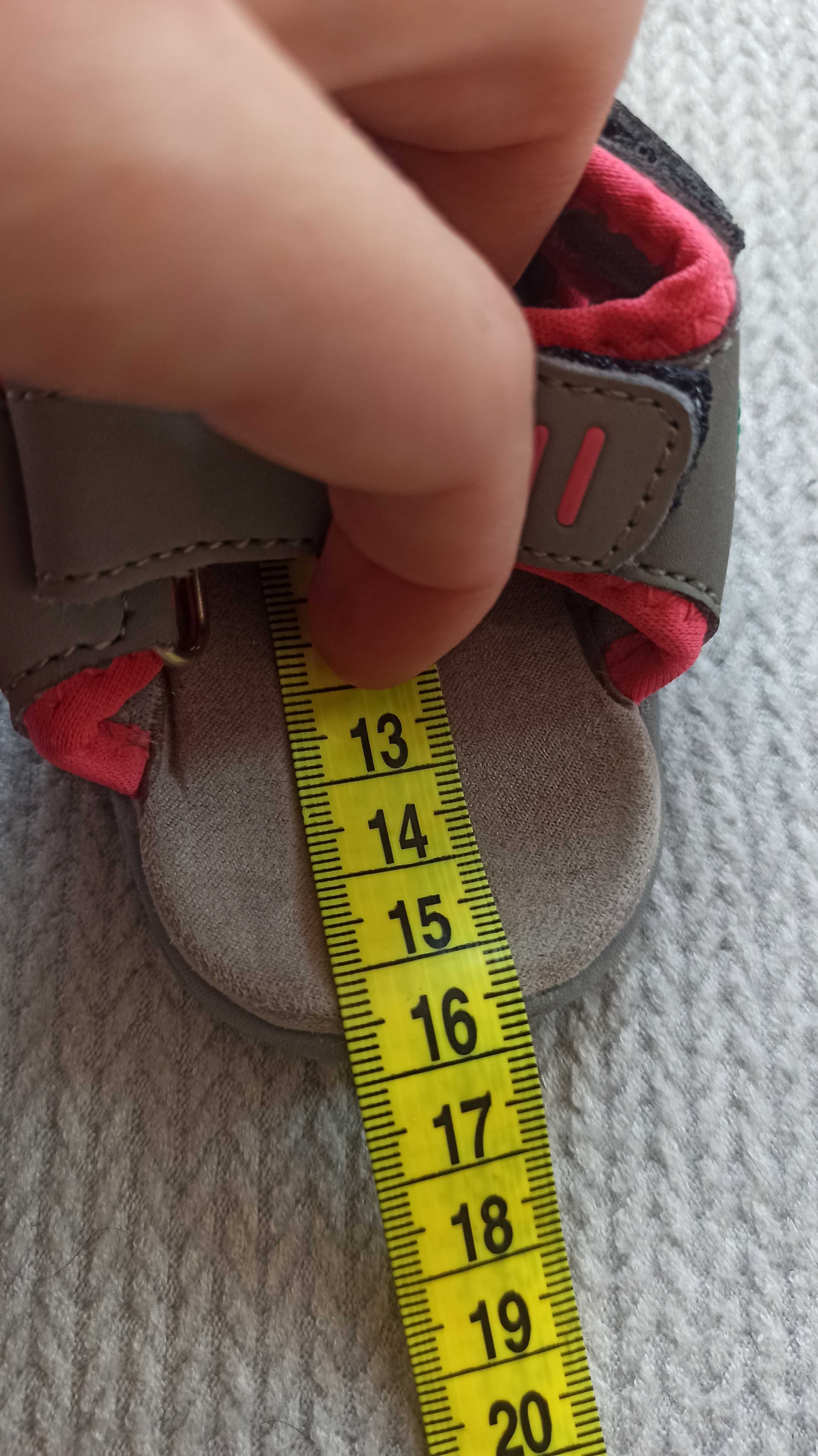 Дитячі закриті сандалі 24-25 розмір з прогумованим носком для дівчинки