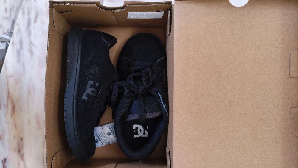 Sapatilhas DC tamanho 30