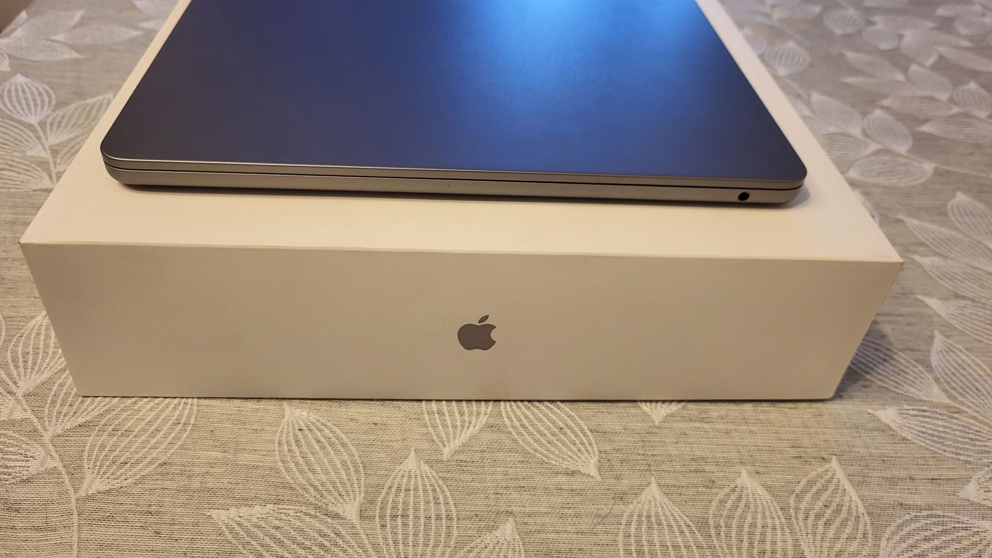MacBook air 15" M2 8GB RAM 512 GB SSD